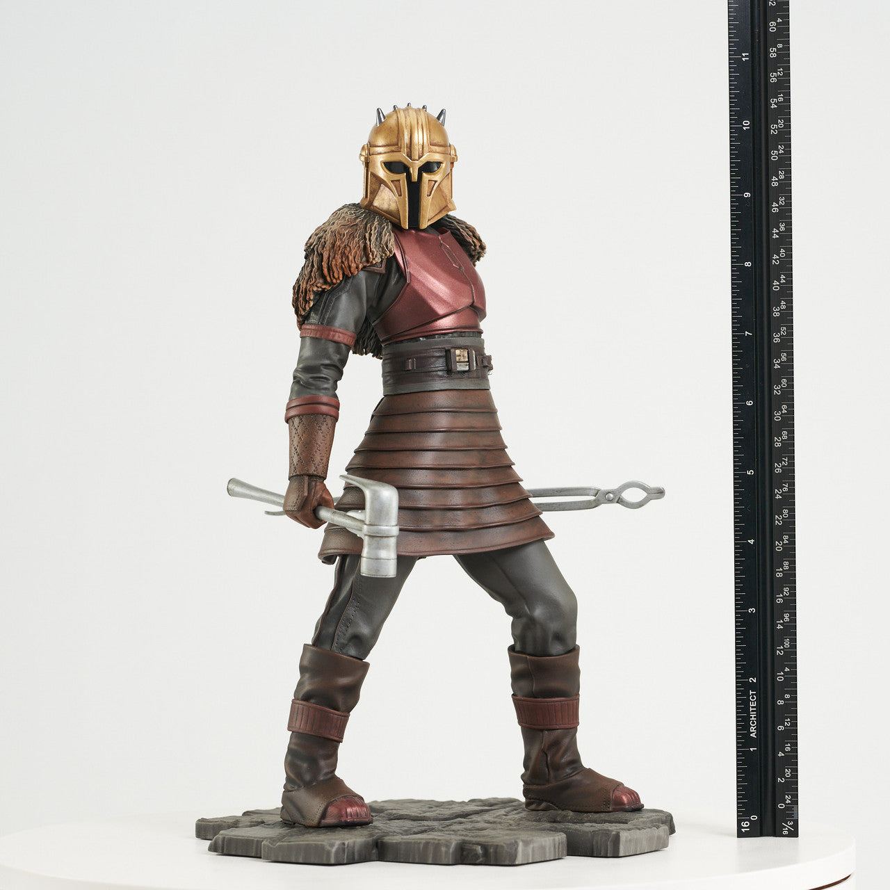 PRE-ORDER Premier Collection - Star Wars: The Mandalorian™ - The Armorer™ 1/7
