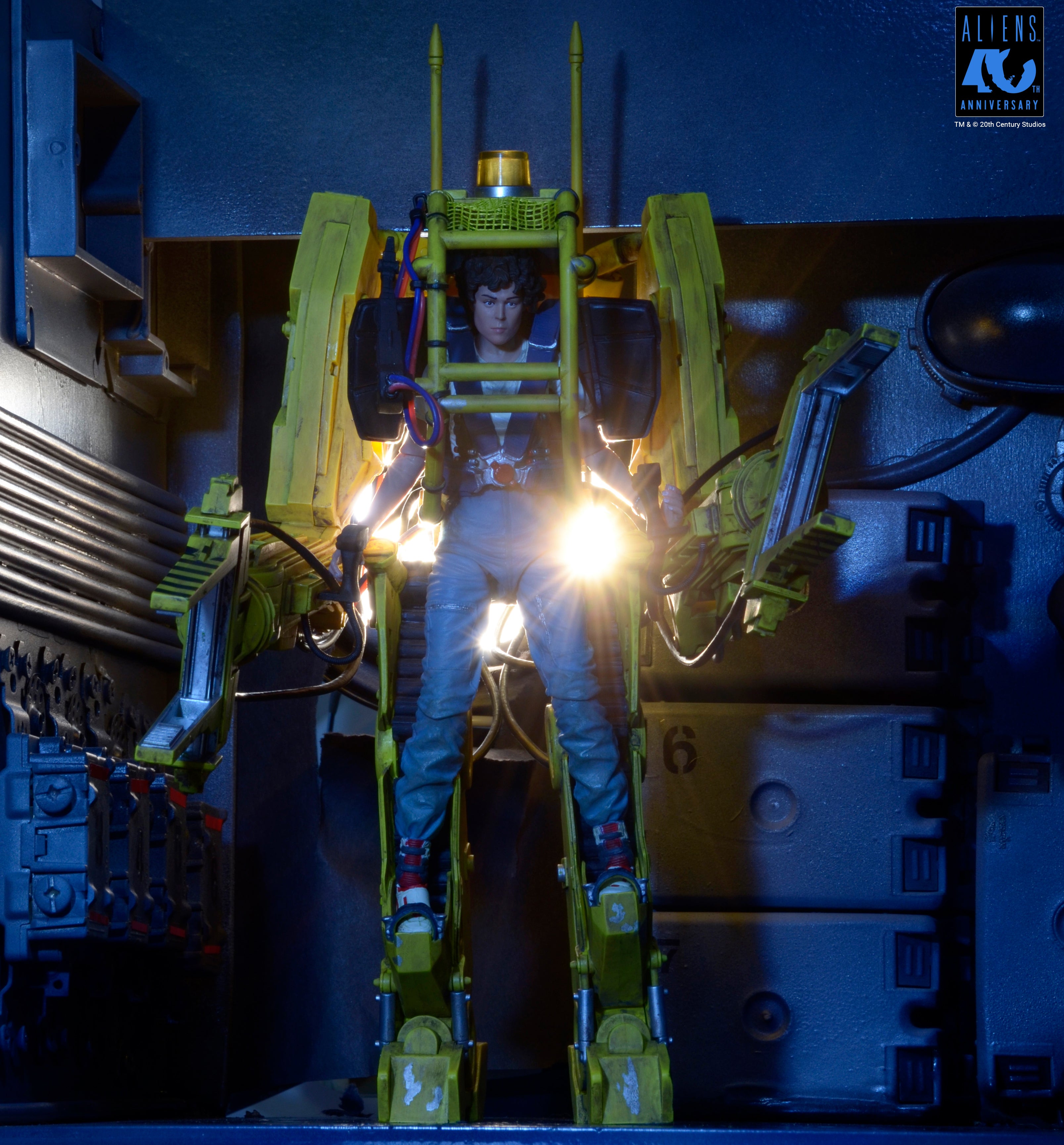PRE-ORDER NECA - Aliens Deluxe Vehicle - 40th Anniversary Power Loader (P-5000)