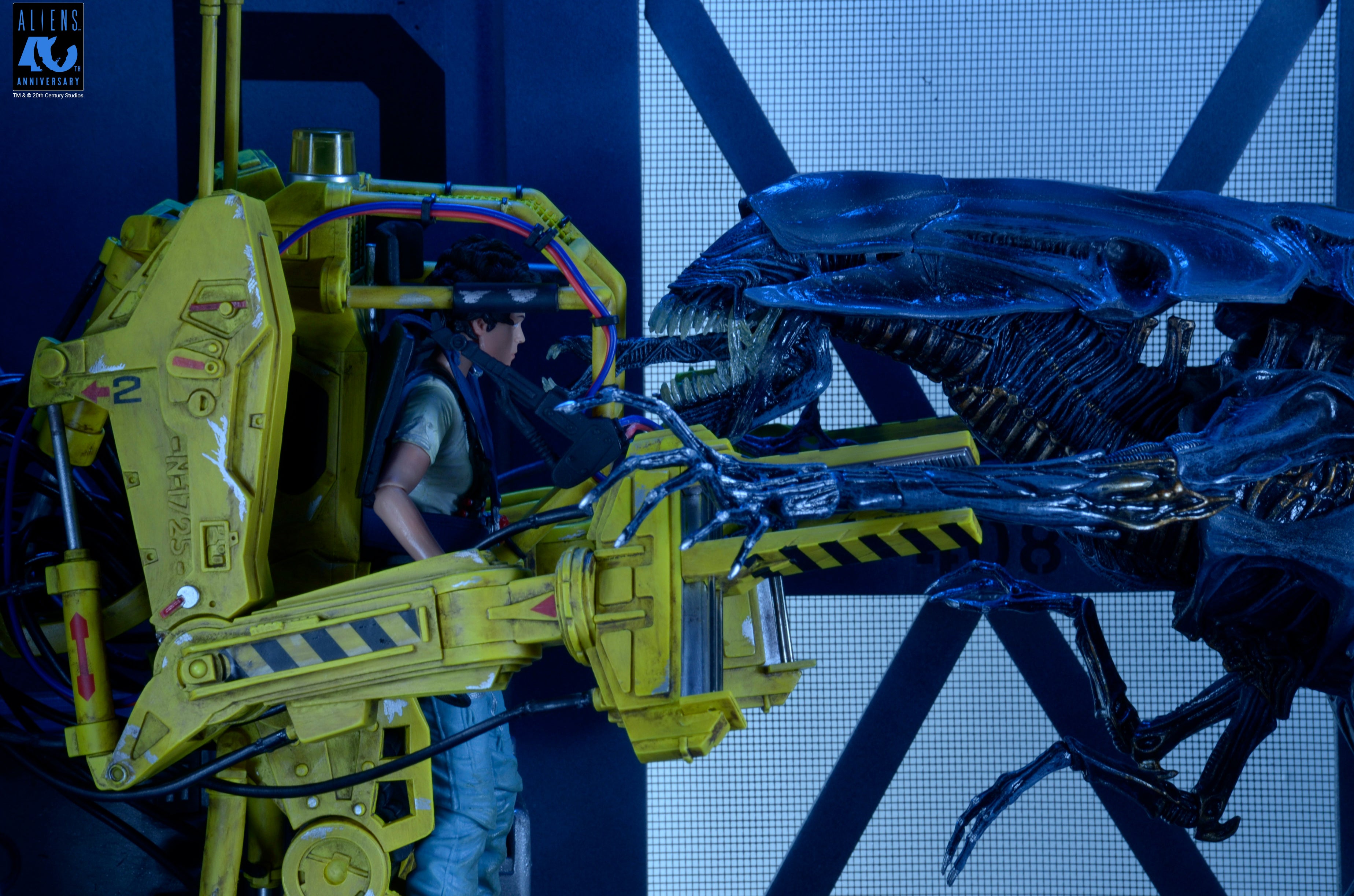 PRE-ORDER NECA - Aliens Deluxe Vehicle - 40th Anniversary Power Loader (P-5000)