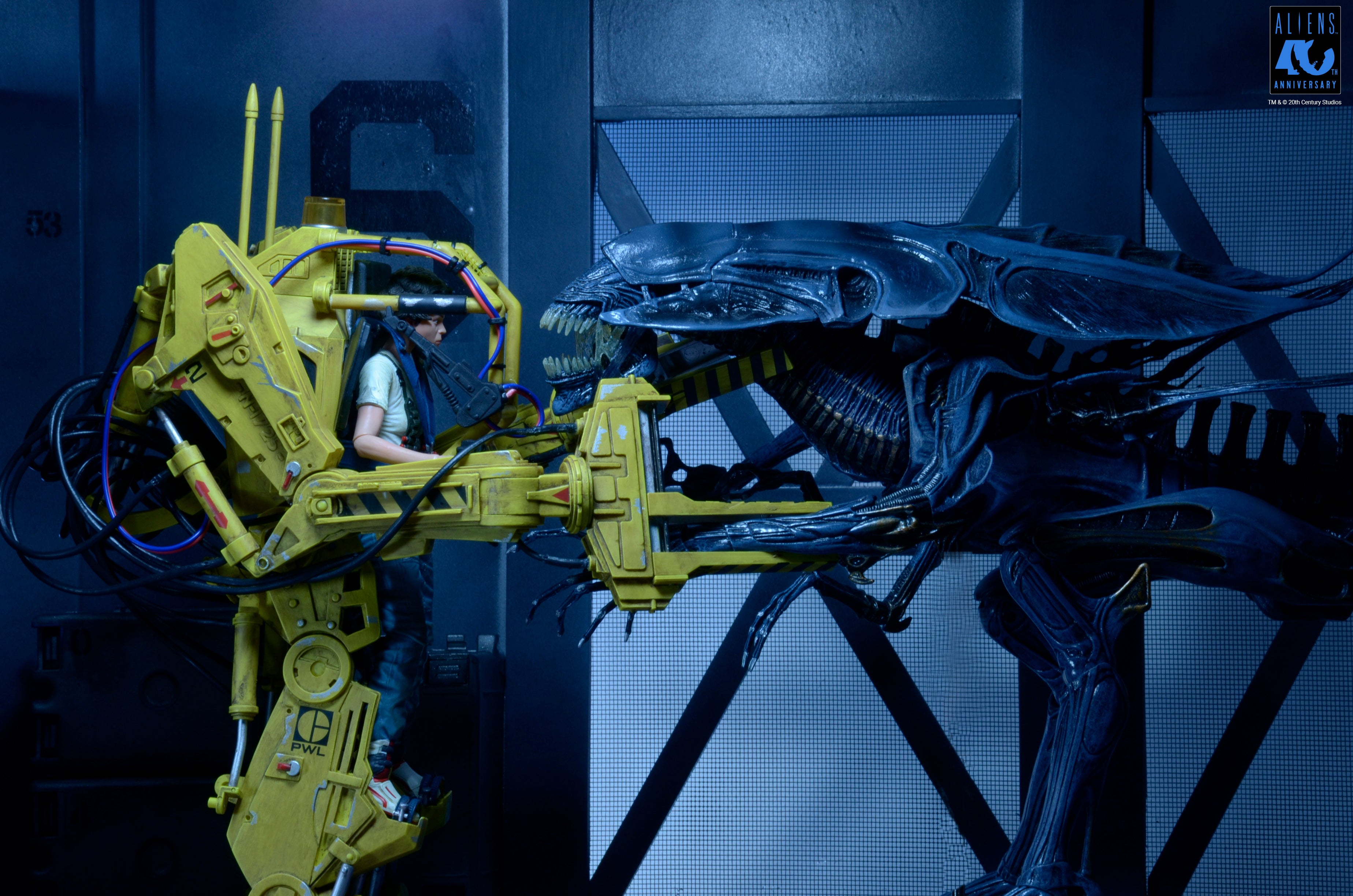 PRE-ORDER NECA - Aliens Deluxe Vehicle - 40th Anniversary Power Loader (P-5000)