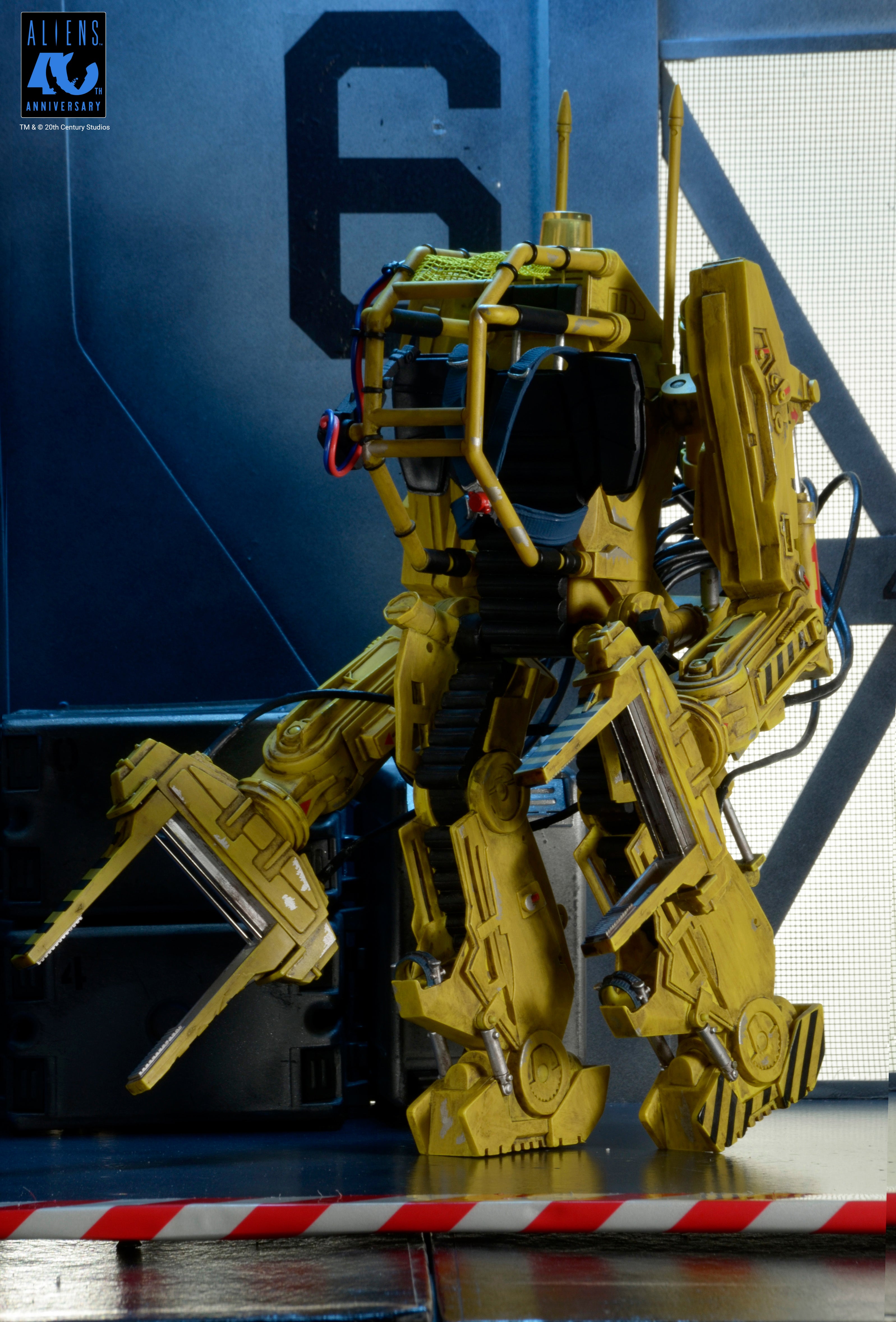 PRE-ORDER NECA - Aliens Deluxe Vehicle - 40th Anniversary Power Loader (P-5000)