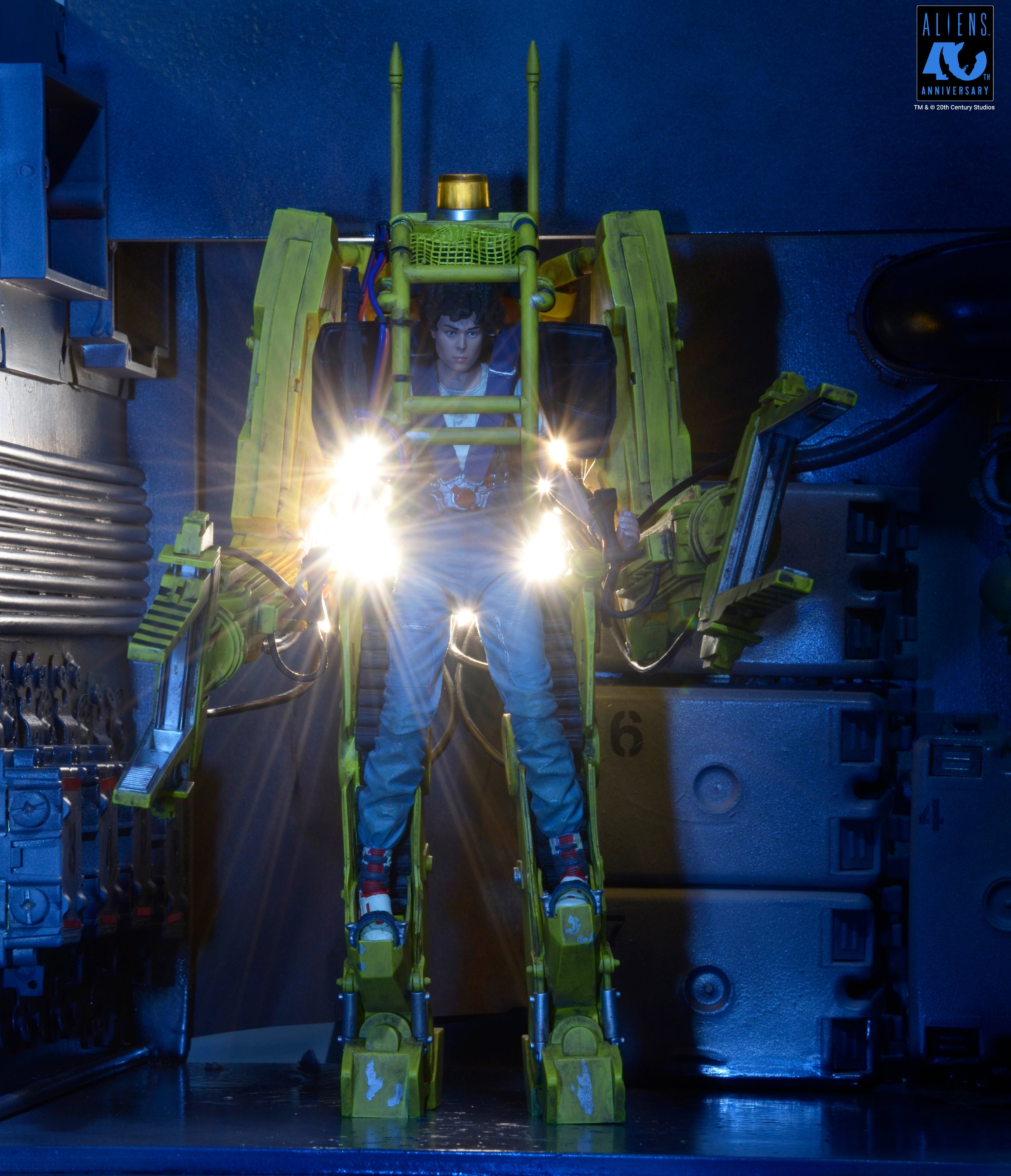 PRE-ORDER NECA - Aliens Deluxe Vehicle - 40th Anniversary Power Loader (P-5000)