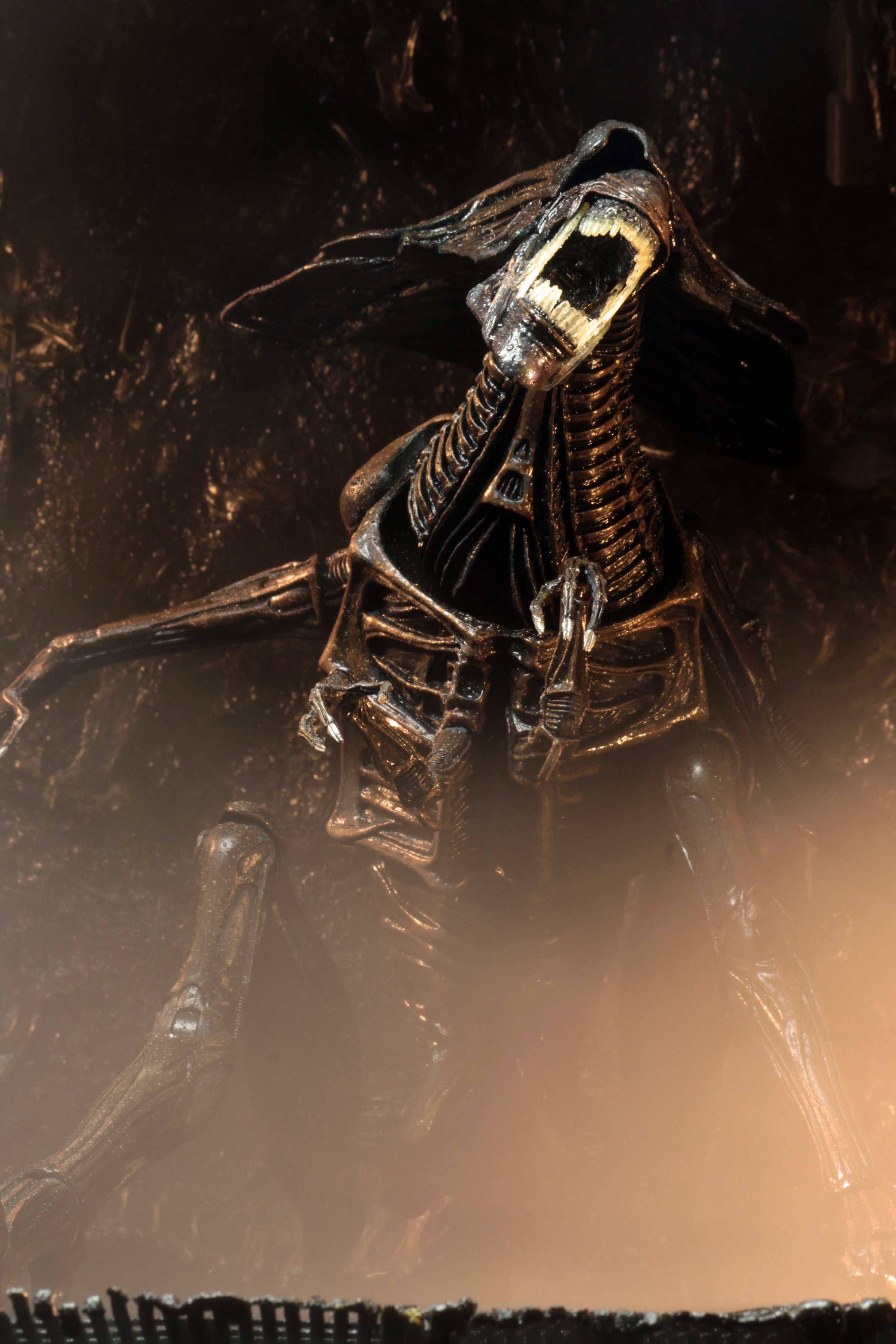 Byte Queen PRE-ORDER NECA - Aliens Resurrection Ultra Deluxe Boxed Figure - Alien