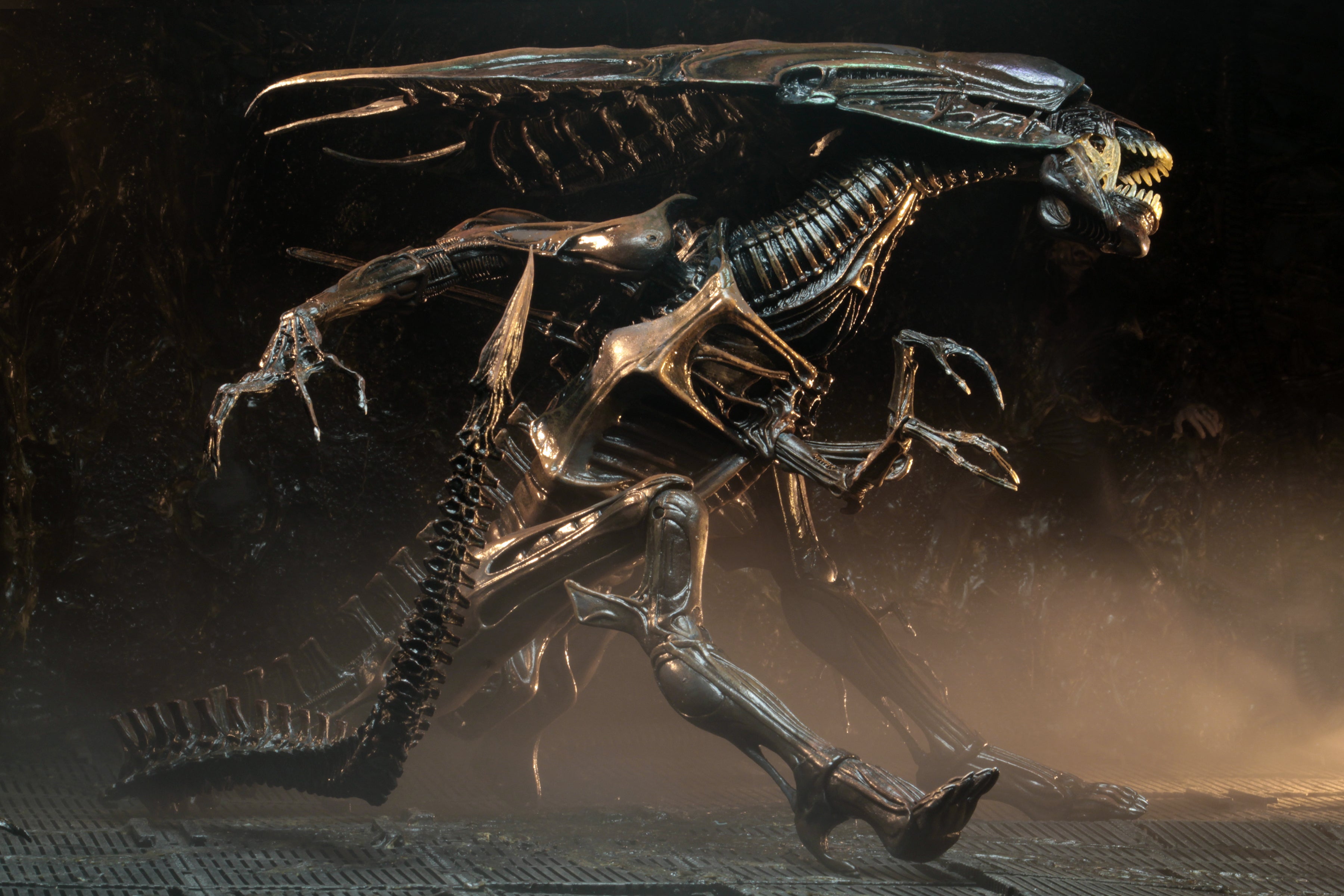 PRE-ORDER NECA - Aliens Resurrection Ultra Deluxe Boxed Figure - Alien Resurrection Deluxe Queen [September 2026]