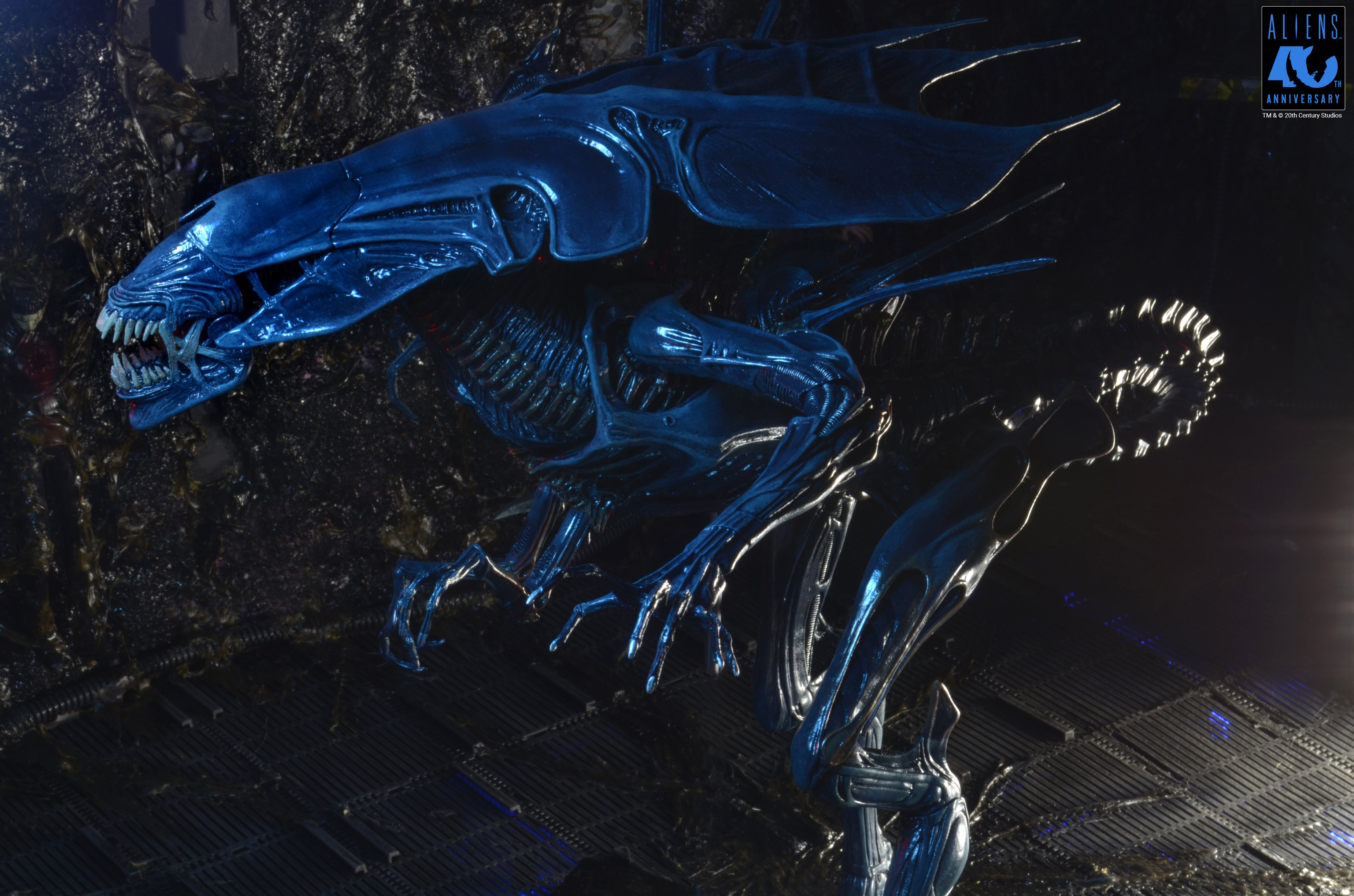 PRE-ORDER NECA - Aliens Ultra Deluxe Boxed Figure - 40th Anniversary Alien Queen