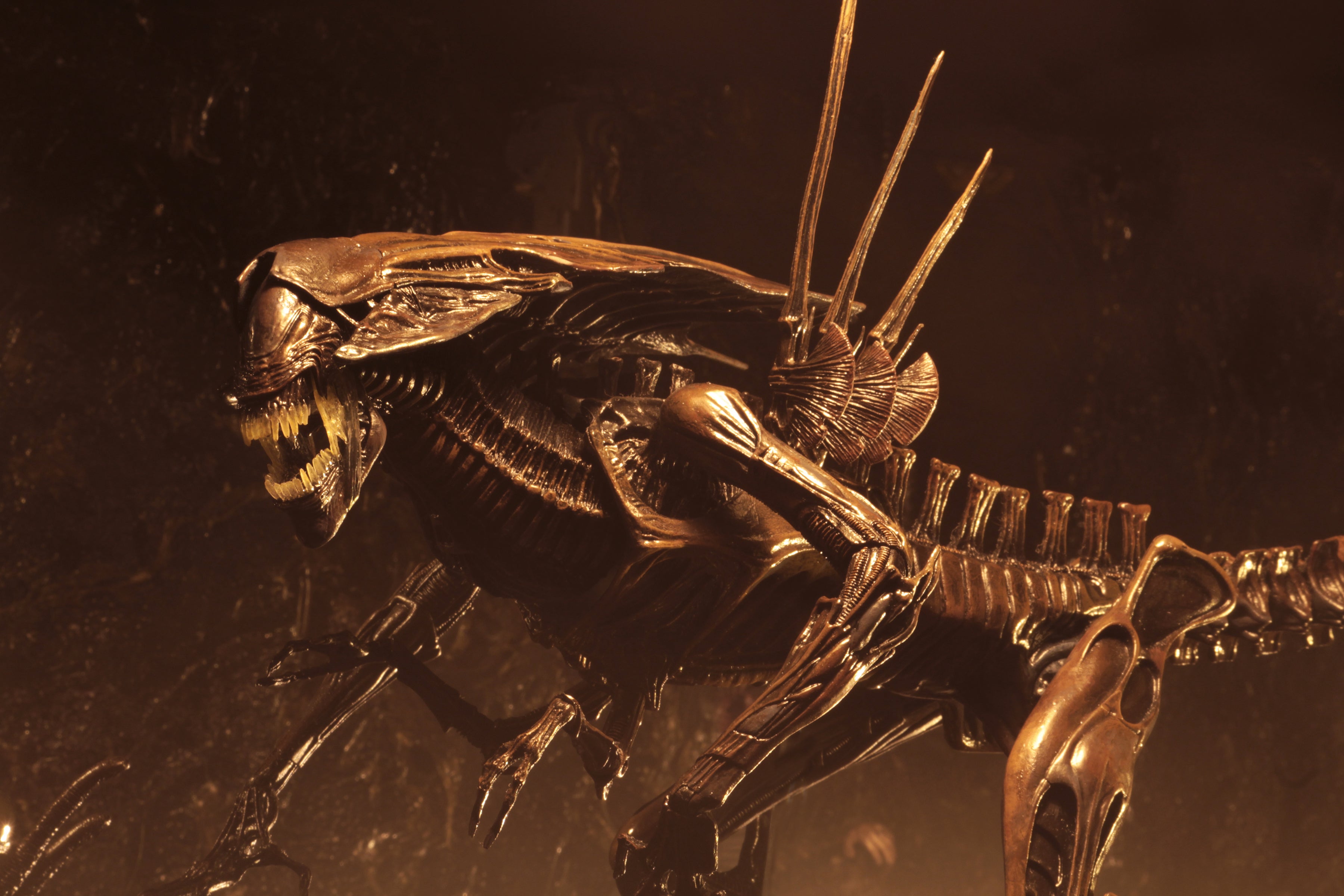 PRE-ORDER NECA - Aliens Resurrection Ultra Deluxe Boxed Figure - Alien Resurrection Deluxe Queen [September 2026]