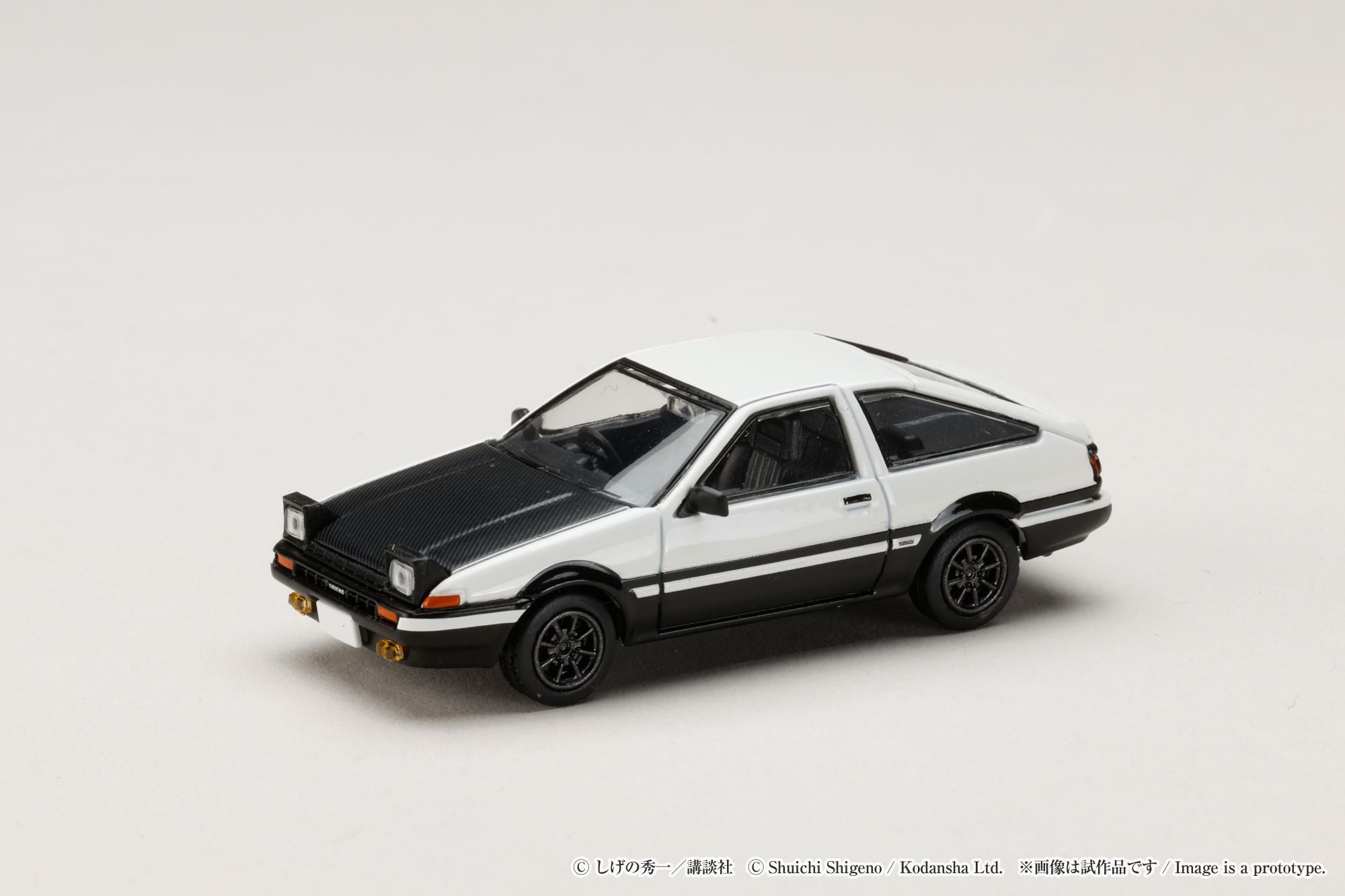 PRE-ORDER Hobby JAPAN - Initial D: Takumi Fujiwara VS Tomoyuki Tachi - Toyota SPRINTER TRUENO (AE86) 1/64 [LIMITED]