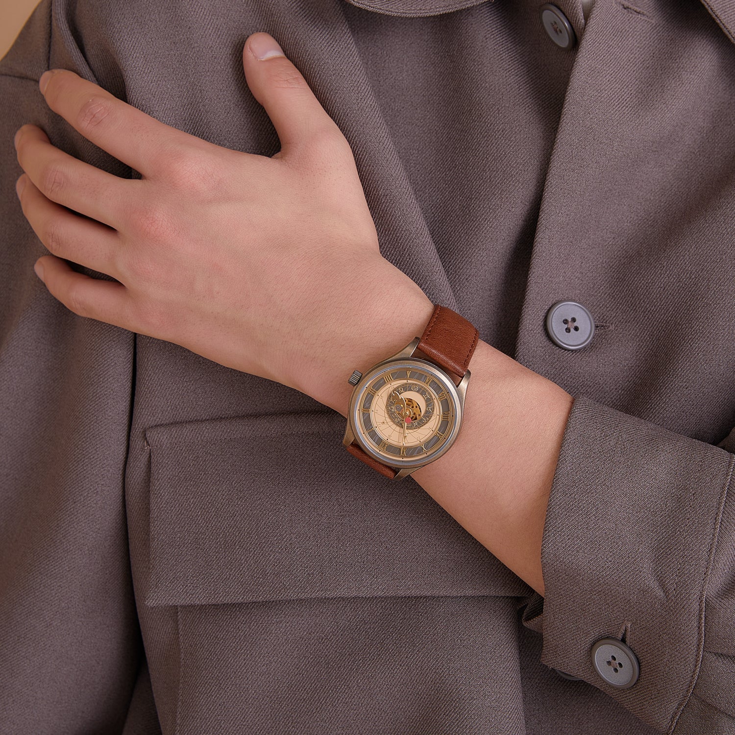 SPECIAL ORDER Super Groupies - Spice and Wolf - Holo Model Watch [EXCLUSIVE]