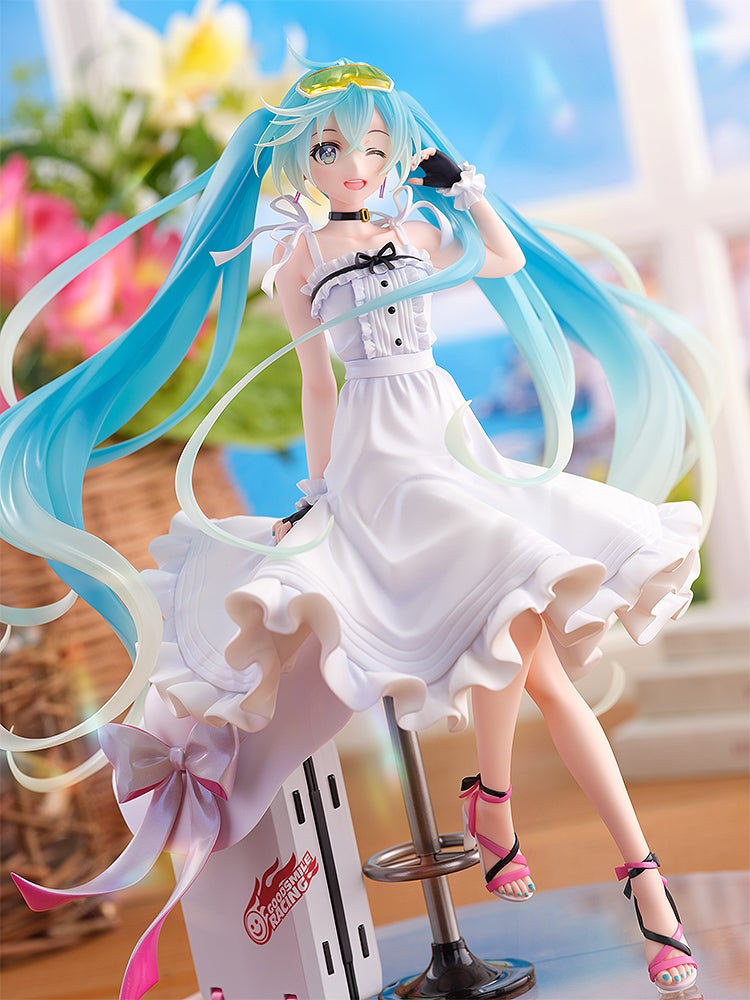 PRE-ORDER Wonderful Works - Hatsune Miku GT Project - Racing Miku 2021: Vacation Style Ver. 1/7