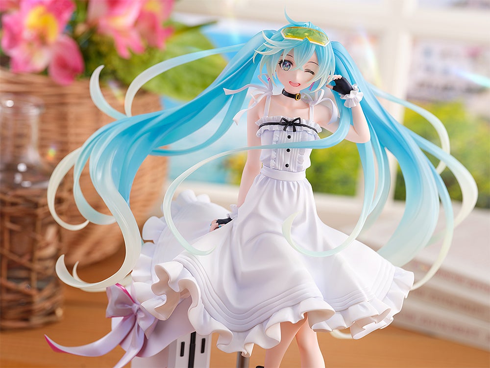 PRE-ORDER Wonderful Works - Hatsune Miku GT Project - Racing Miku 2021: Vacation Style Ver. 1/7