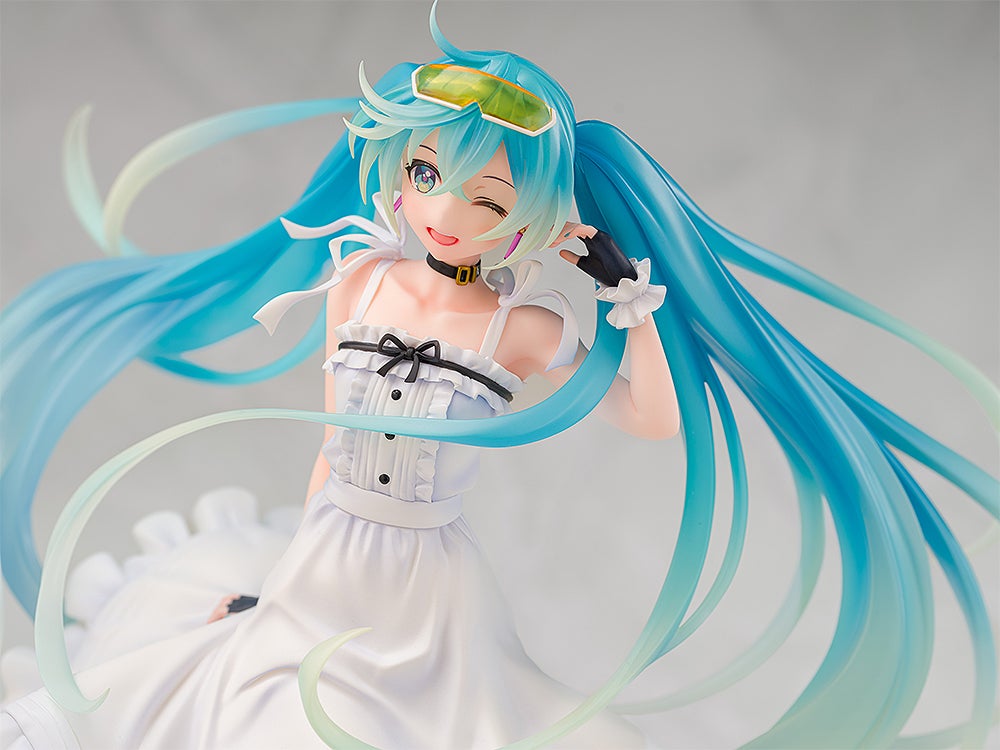 PRE-ORDER Wonderful Works - Hatsune Miku GT Project - Racing Miku 2021: Vacation Style Ver. 1/7