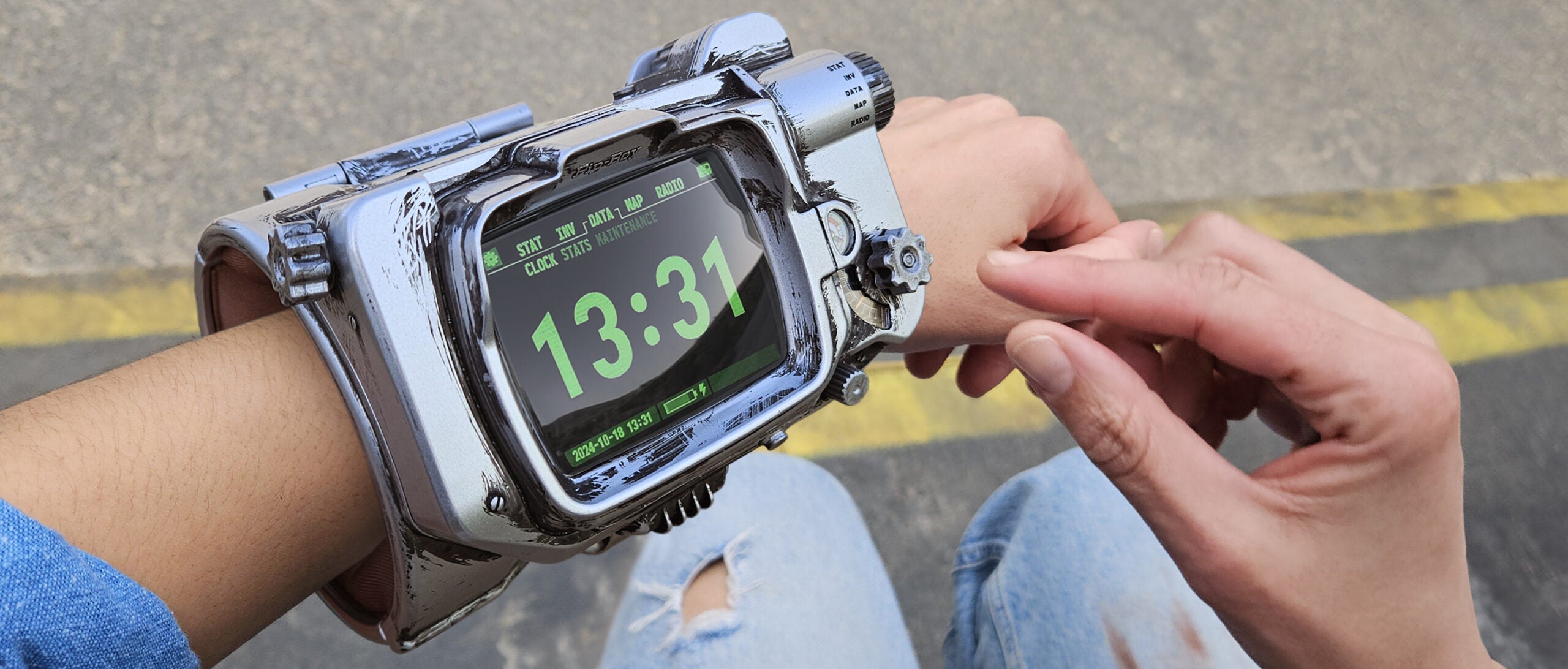 BACK-ORDER The Wand Company - Fallout TV Series - Pip-Boy 3000 Mk V