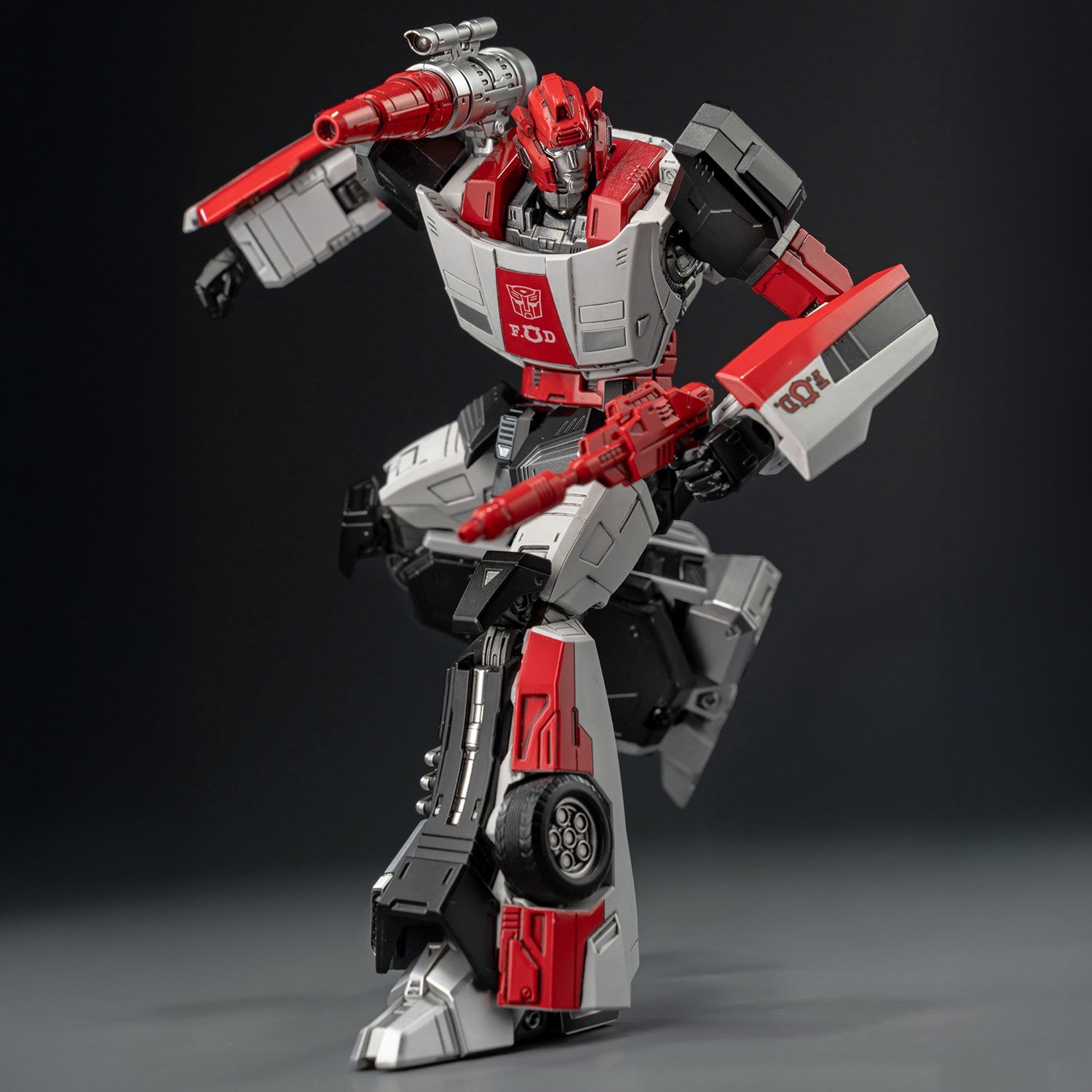 PRE-ORDER threezero - MDLX - Transformers - Red Alert