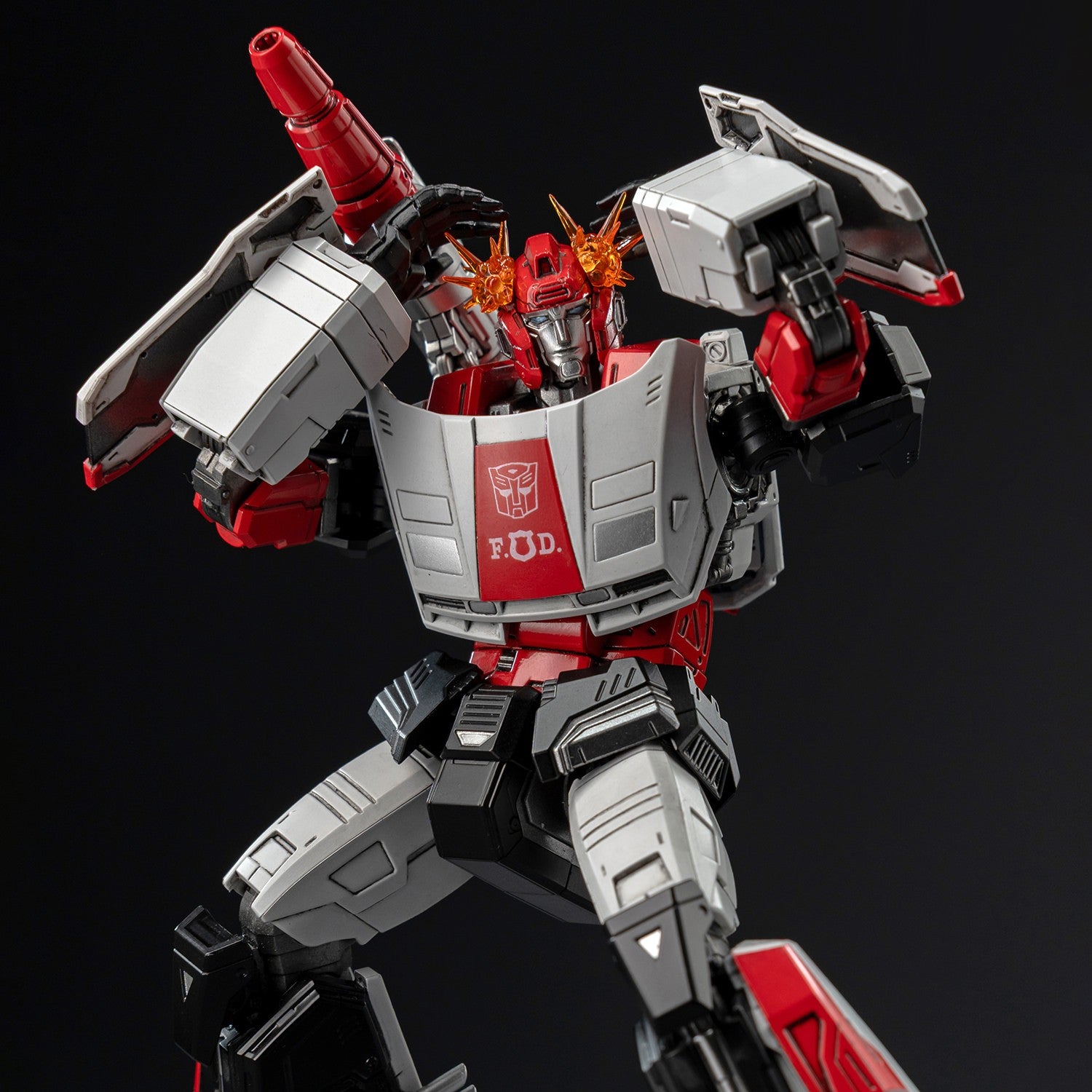 PRE-ORDER threezero - MDLX - Transformers - Red Alert