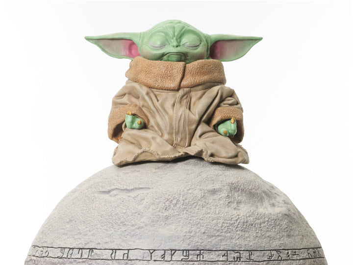 PRE-ORDER Star Wars: The Mandalorian Milestones - Grogu on Seeing Stone 1/6