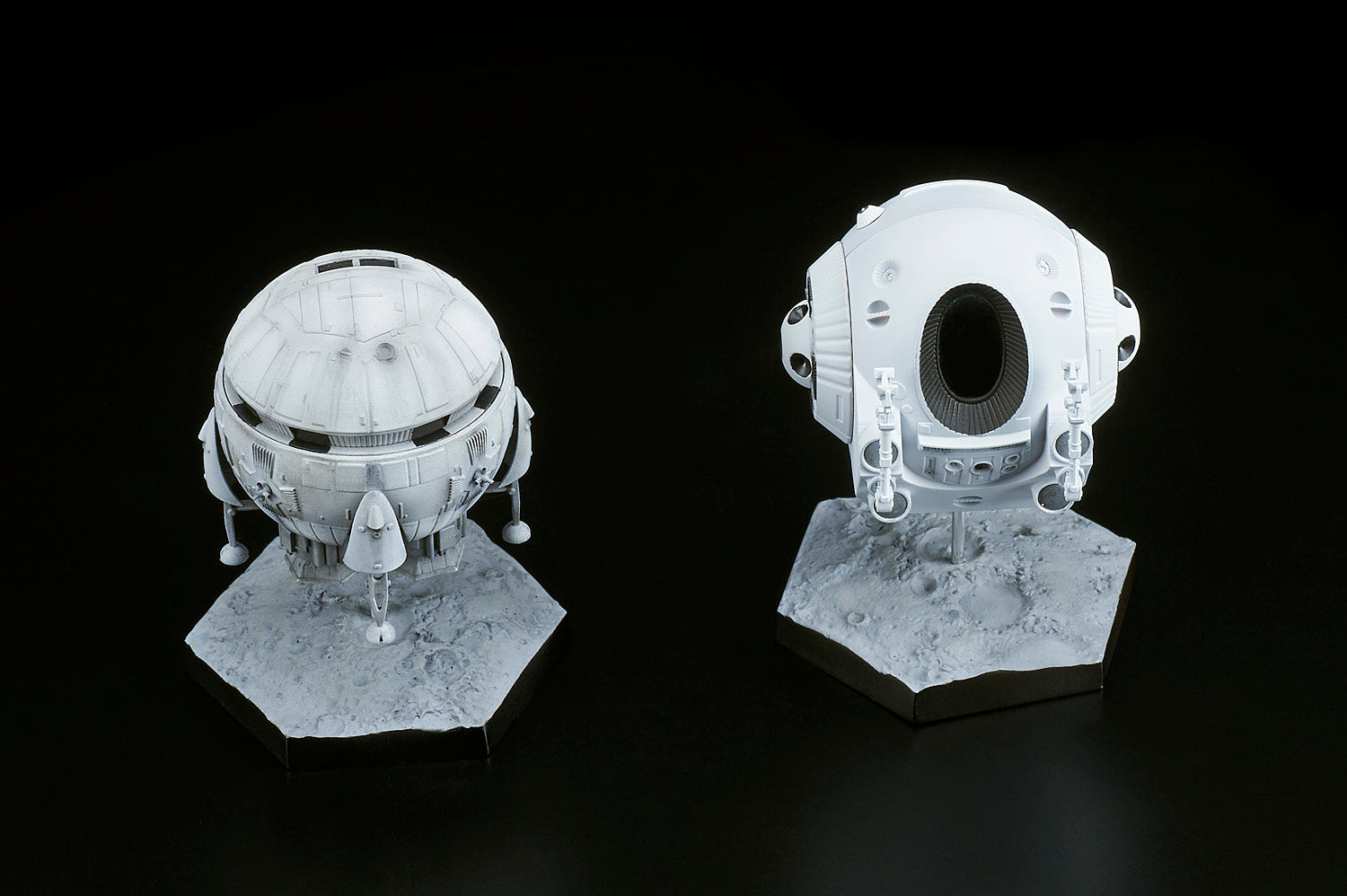 PRE-ORDER 2001: A SPACE ODYSSEY - Aries Ib & EVA Pod