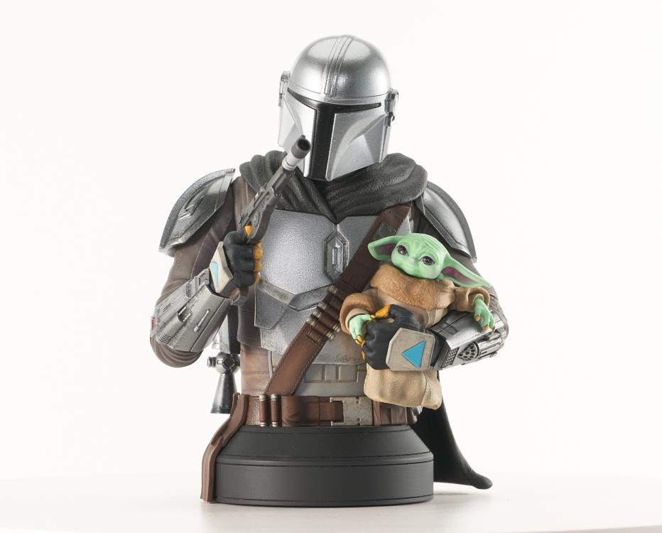 PRE-ORDER Star Wars: The Mandalorian - The Mandalorian and Grogu Bust 1/6