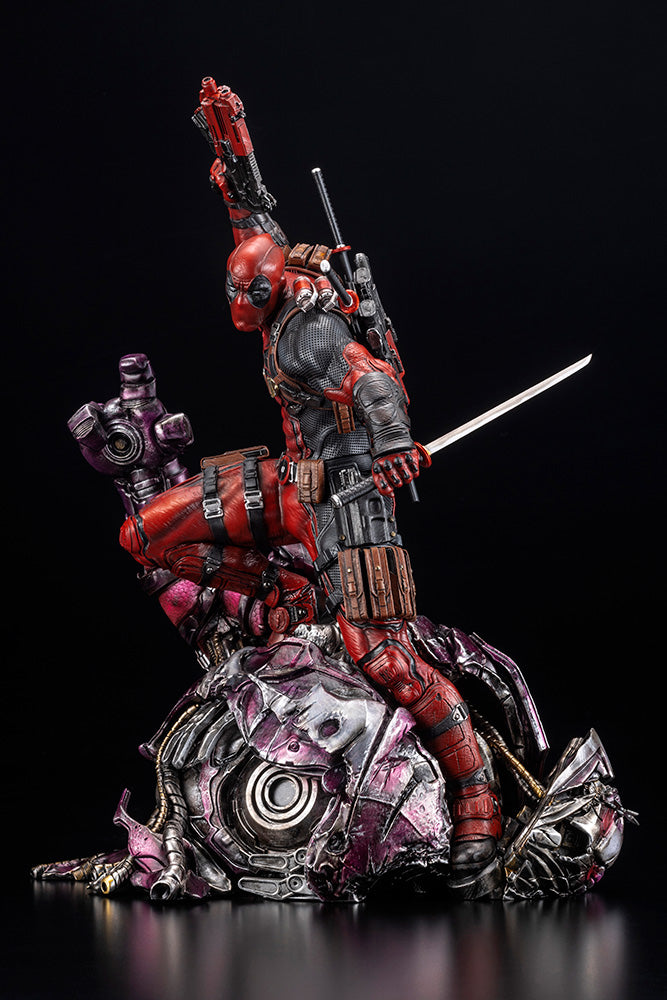 PRE-ORDER Fine Art Statue Signature Series - Marvel Comics - Deadpool - Featuring the Kucharek Brothers- 1/6