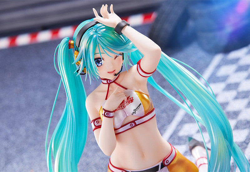 PRE-ORDER Hatsune Miku GT Project - Racing Miku 2010 Ver. Art by Kentaro Yabuki 1/7