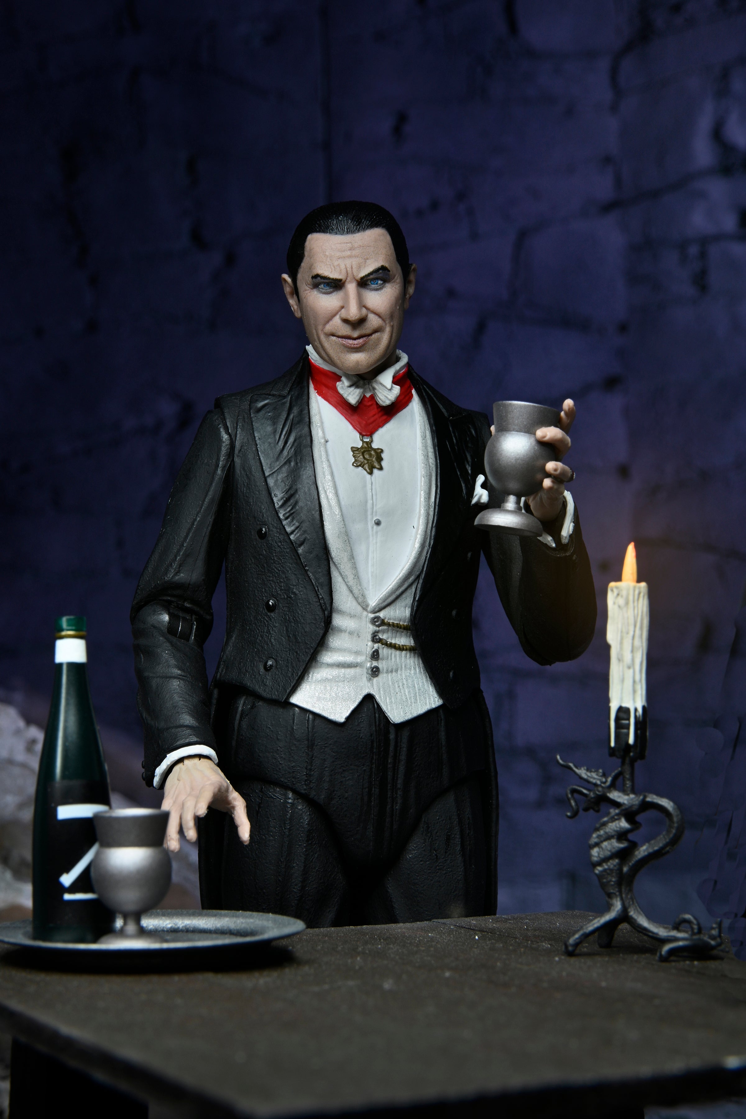 PRE-ORDER 7-inch Action Figure - Universal Monsters –  Ultimate Dracula: Transylvania
