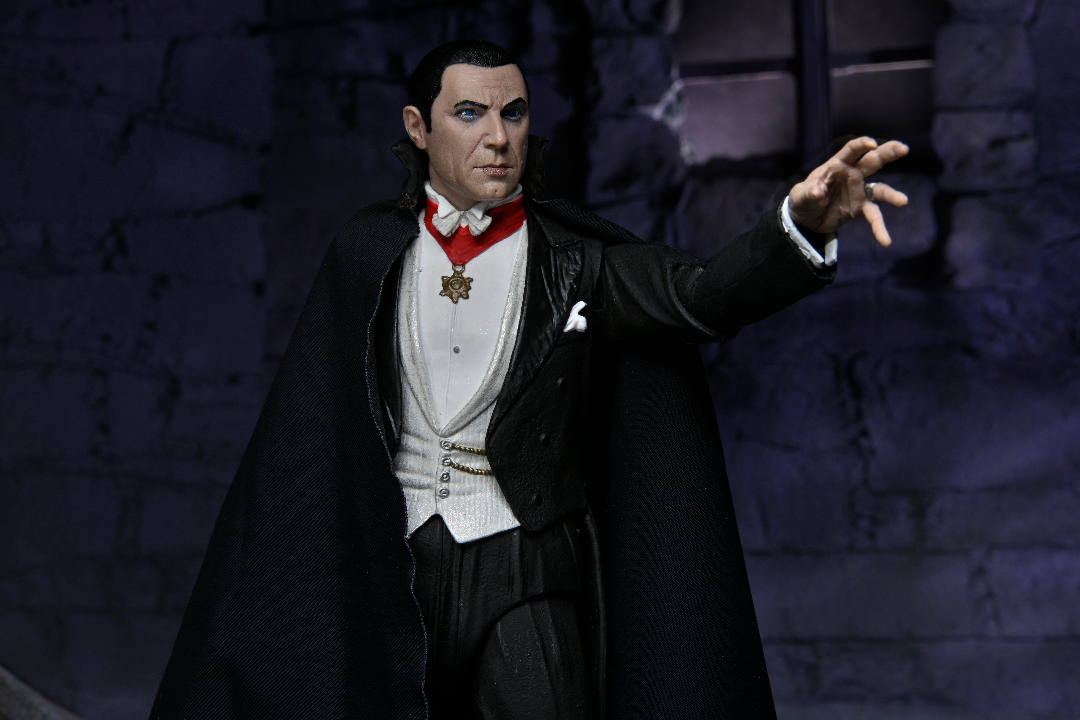 PRE-ORDER 7-inch Action Figure - Universal Monsters –  Ultimate Dracula: Transylvania