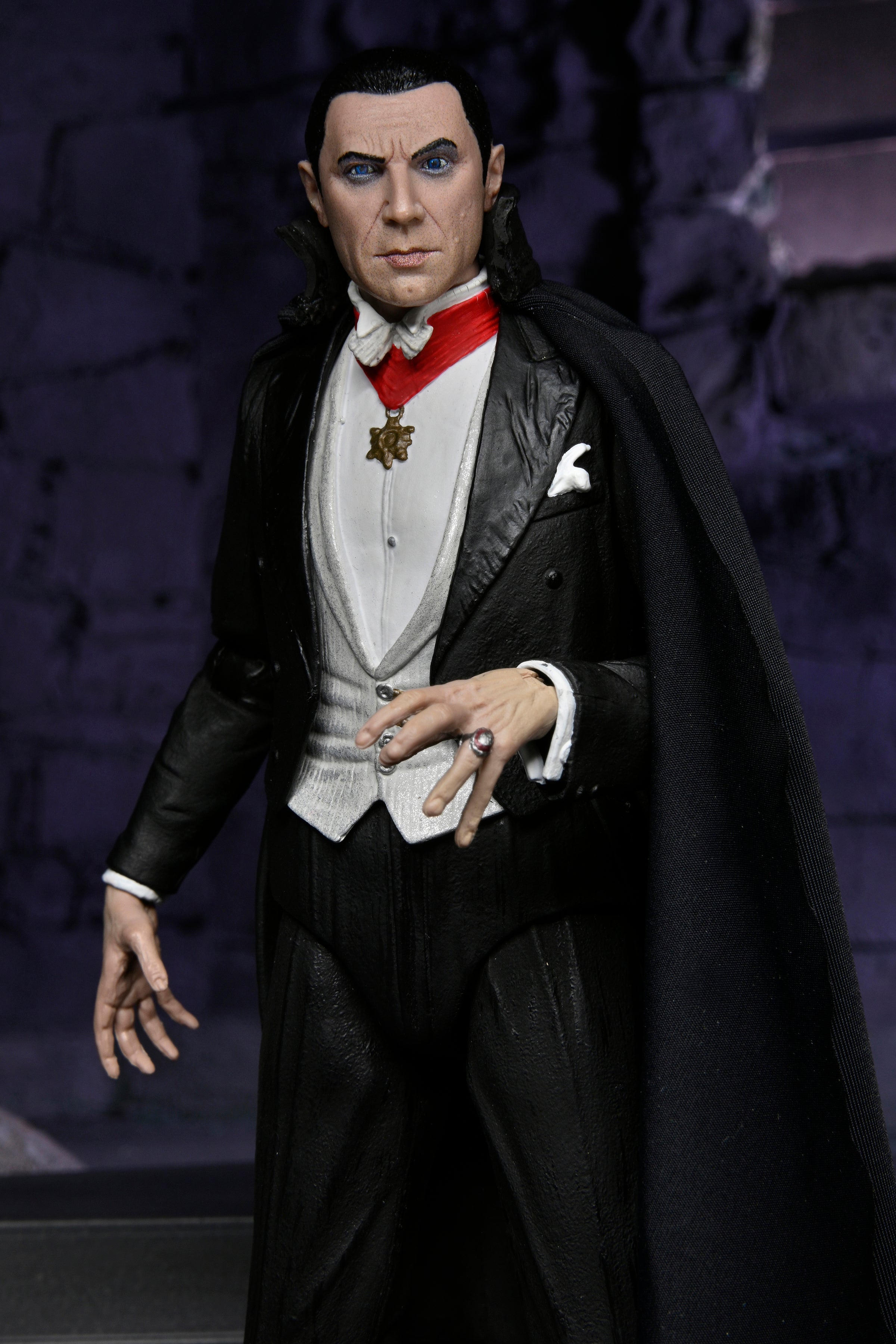 PRE-ORDER 7-inch Action Figure - Universal Monsters –  Ultimate Dracula: Transylvania