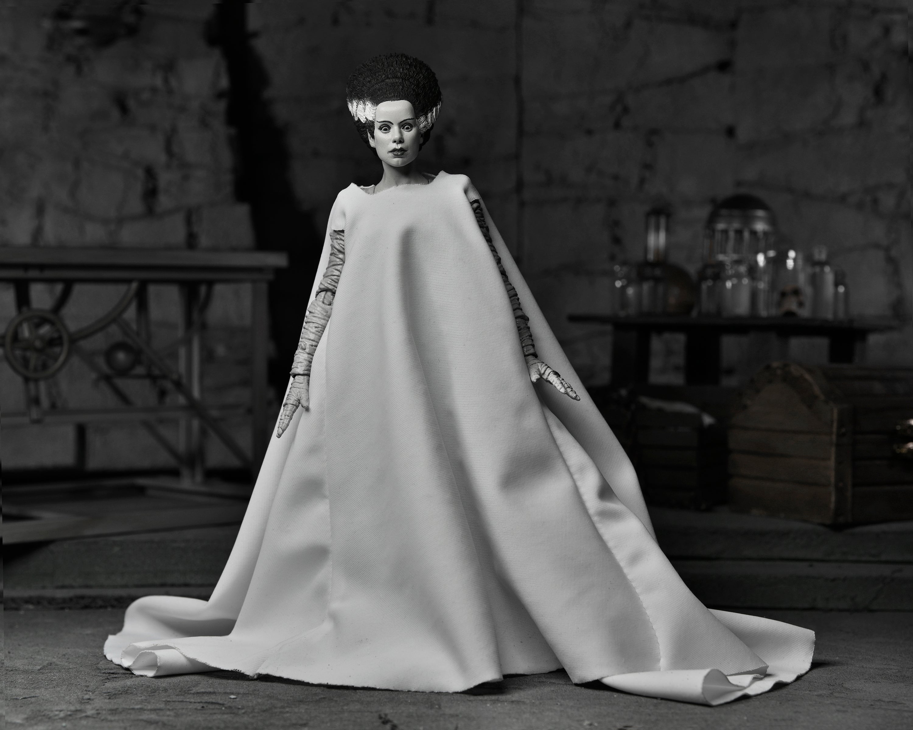 PRE-ORDER 7-inch Scale Action Figure - Universal Monsters - Ultimate Bride of Frankenstein: Black and White