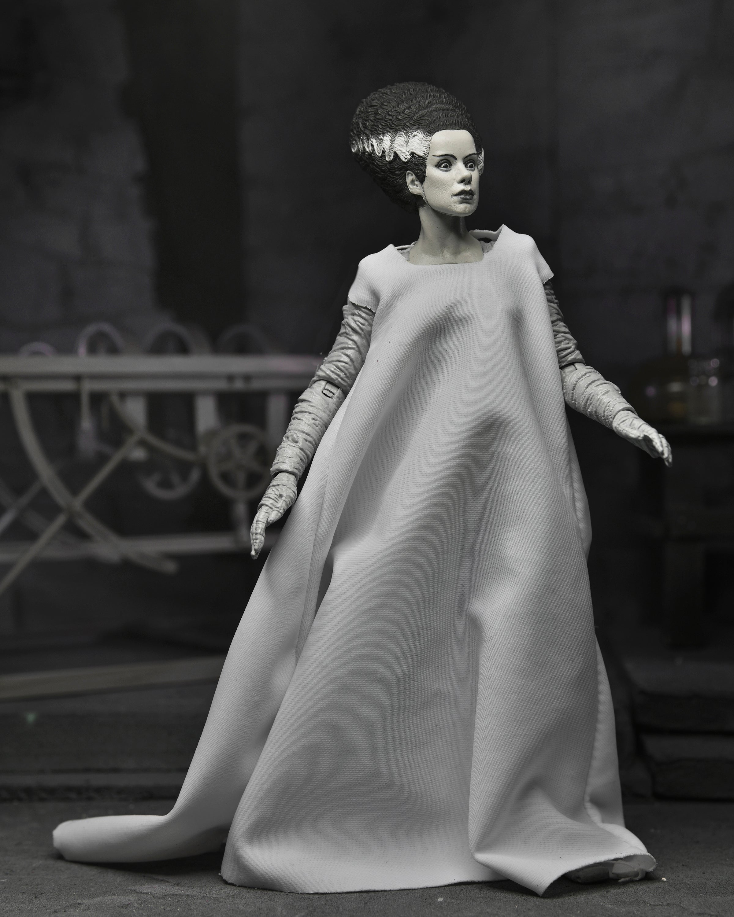 PRE-ORDER 7-inch Scale Action Figure - Universal Monsters - Ultimate Bride of Frankenstein: Black and White