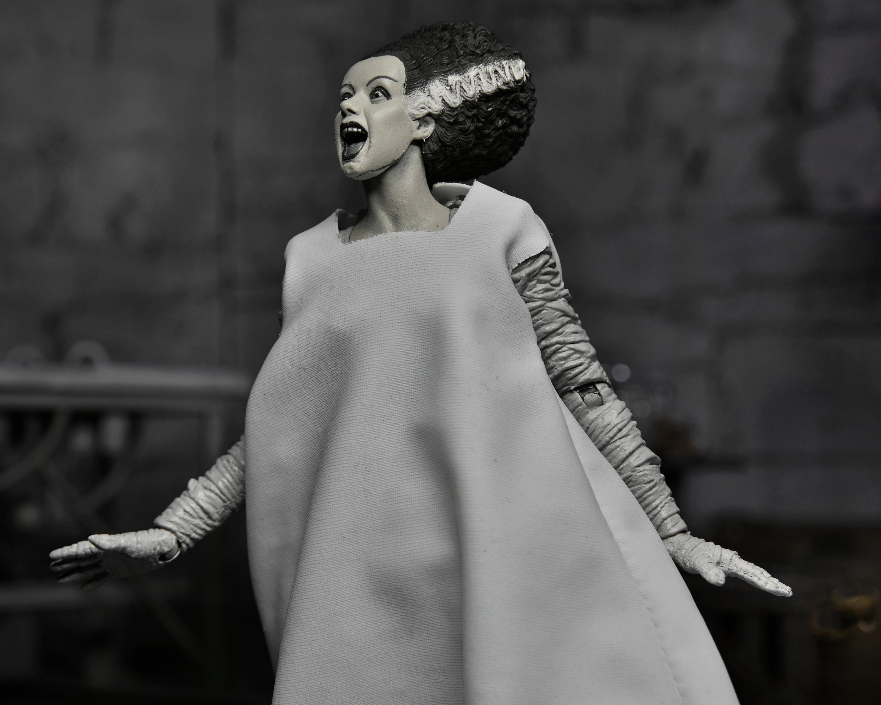 PRE-ORDER 7-inch Scale Action Figure - Universal Monsters - Ultimate Bride of Frankenstein: Black and White