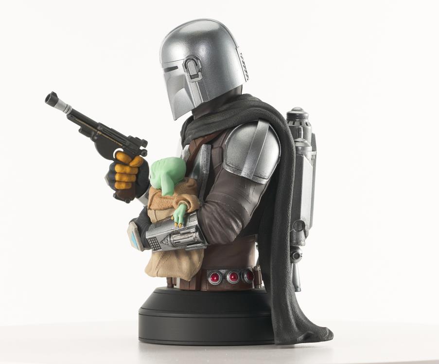 PRE-ORDER Star Wars: The Mandalorian - Mandalorian with Grogu Bust 1/6