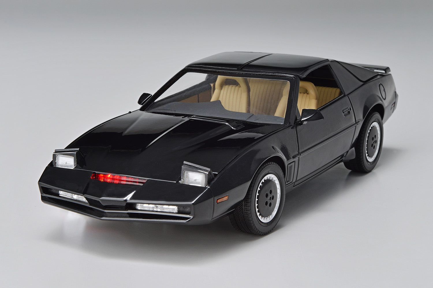 PRE-ORDER Knight Rider - Knight 2000 K.I.T.T. Season IV w/Scanner Sound Unit 1/24