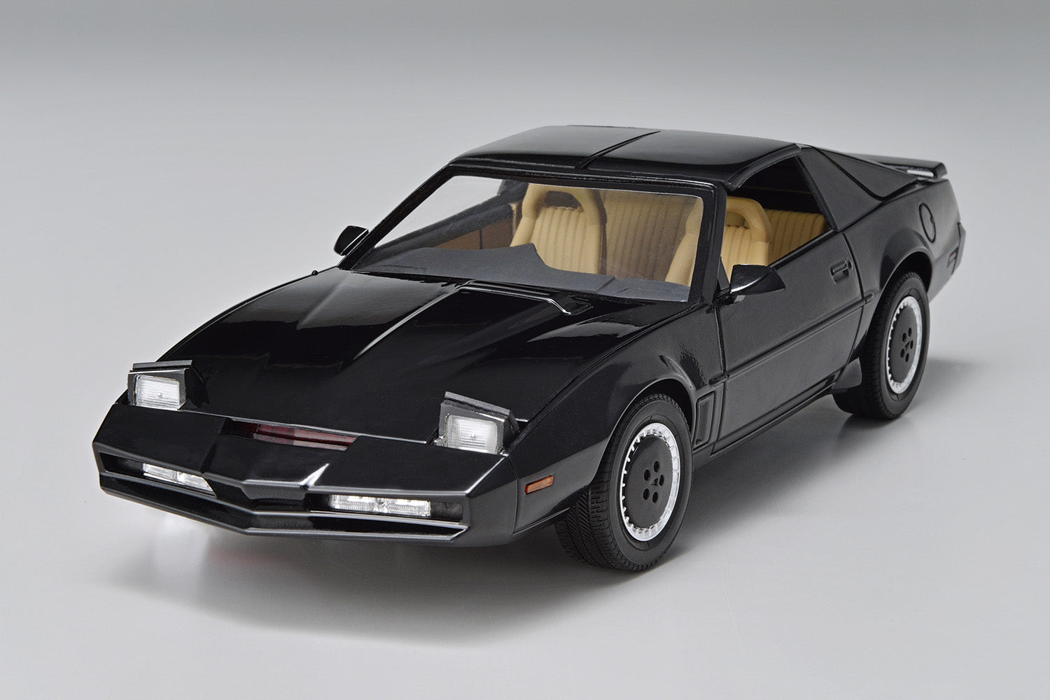 PRE-ORDER Knight Rider - Knight 2000 K.I.T.T. Season IV w/Scanner Sound Unit 1/24