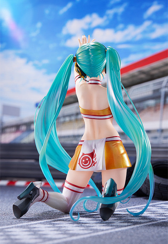 PRE-ORDER Hatsune Miku GT Project - Racing Miku 2010 Ver. Art by Kentaro Yabuki 1/7