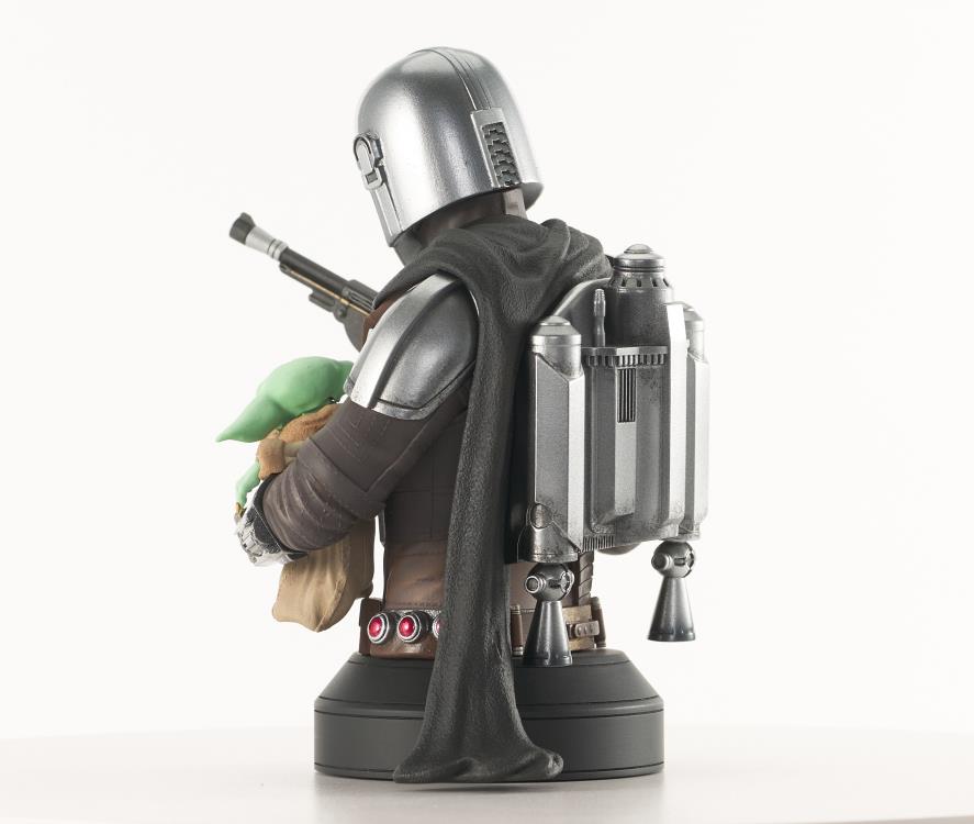 PRE-ORDER Star Wars: The Mandalorian - The Mandalorian and Grogu Bust 1/6