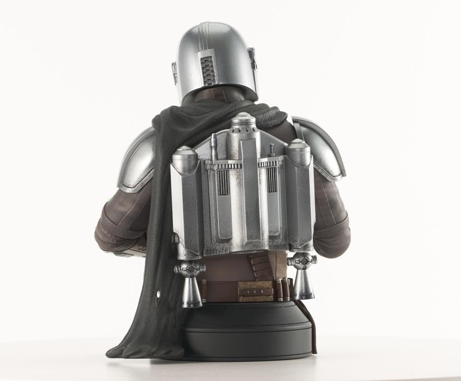 PRE-ORDER Star Wars: The Mandalorian - Mandalorian with Grogu Bust 1/6