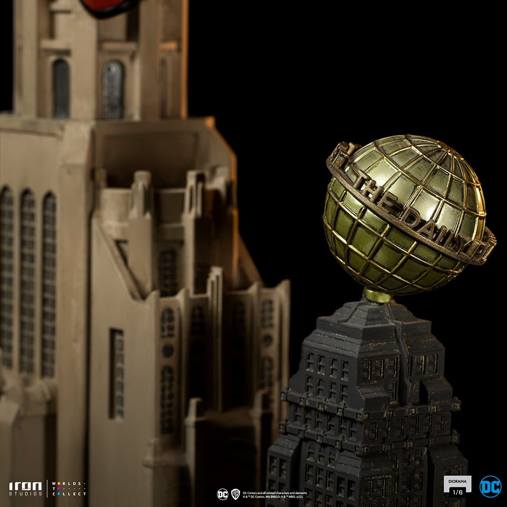 PRE-ORDER DC Comics Dioarama - Superman and Lois Lane 1/6