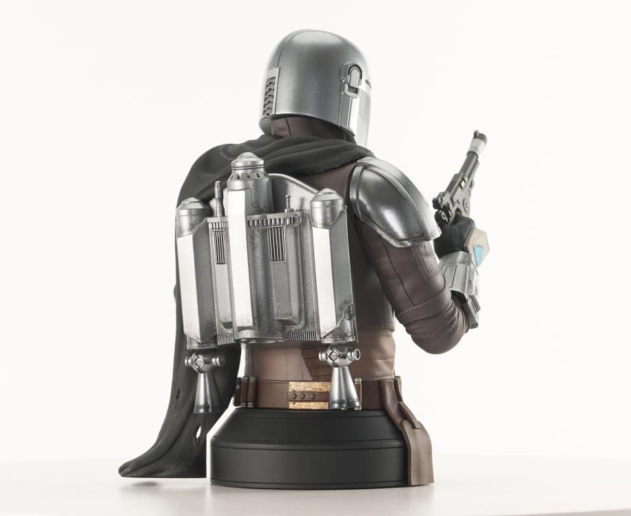 PRE-ORDER Star Wars: The Mandalorian - Mandalorian with Grogu Bust 1/6