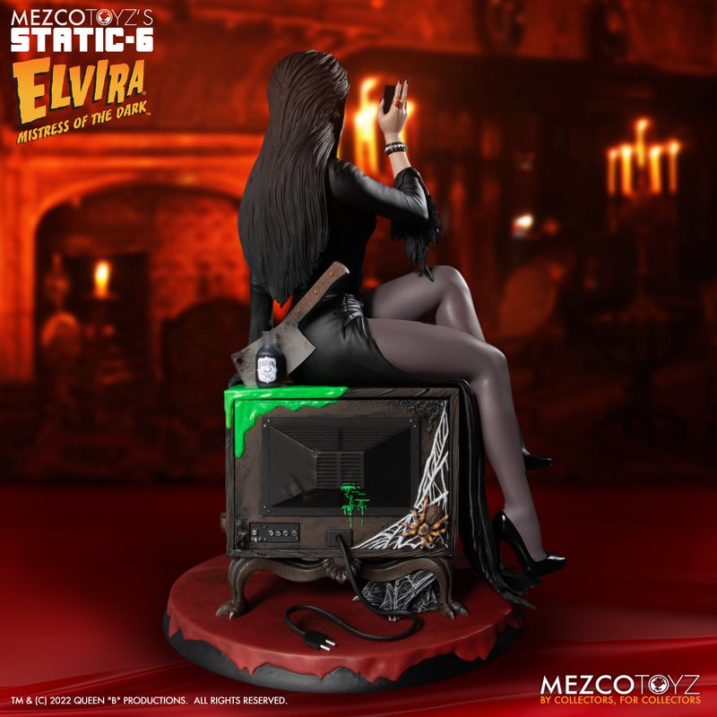 PRE-ORDER MEZCO TOYZ'S STATIC-6 - Elvira® Mistress of the Dark™