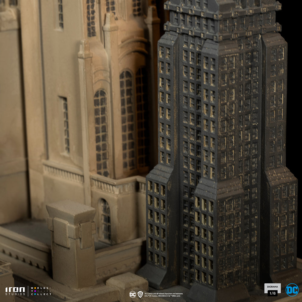 PRE-ORDER DC Comics Dioarama - Superman and Lois Lane 1/6