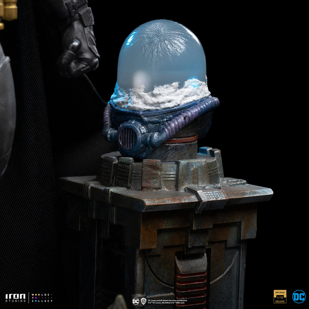 PRE-ORDER DC Comics - Batman Unleashed Deluxe Art Scale 1/10