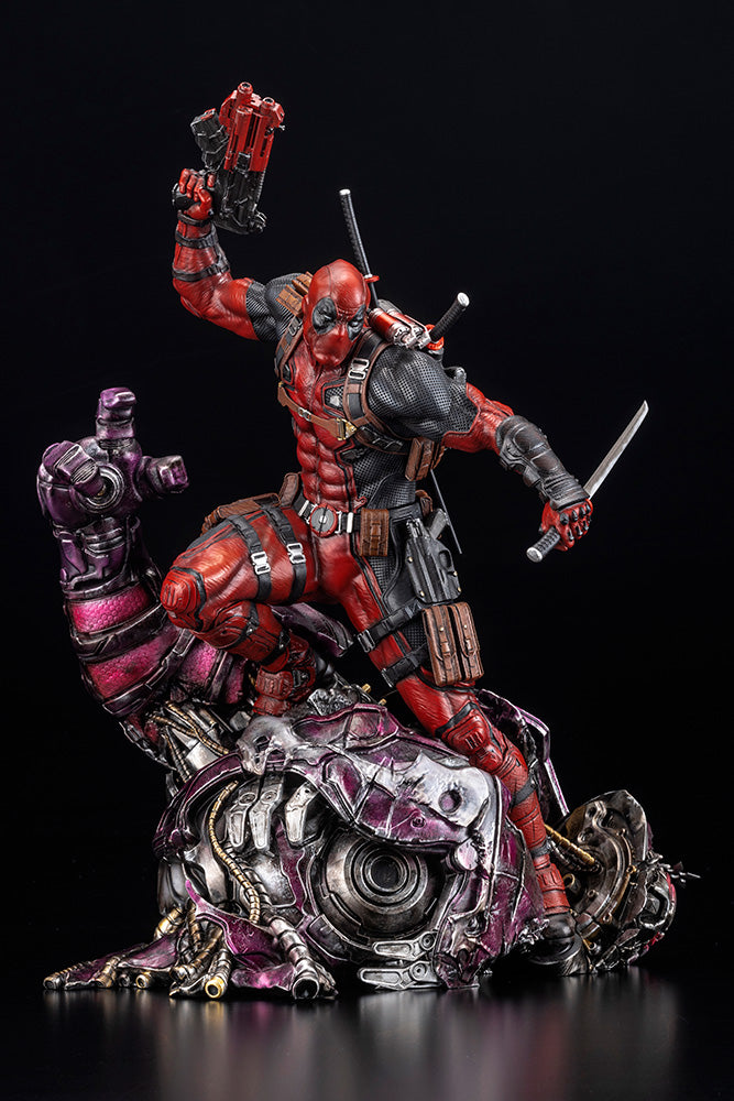 PRE-ORDER Fine Art Statue Signature Series - Marvel Comics - Deadpool - Featuring the Kucharek Brothers- 1/6
