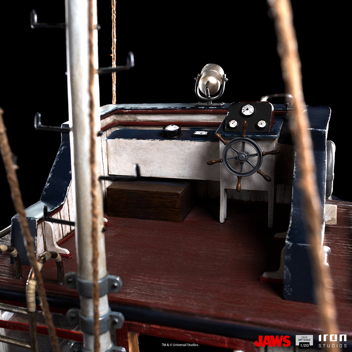 PRE-ORDER Jaws Attack Demi Art Scale 1/20