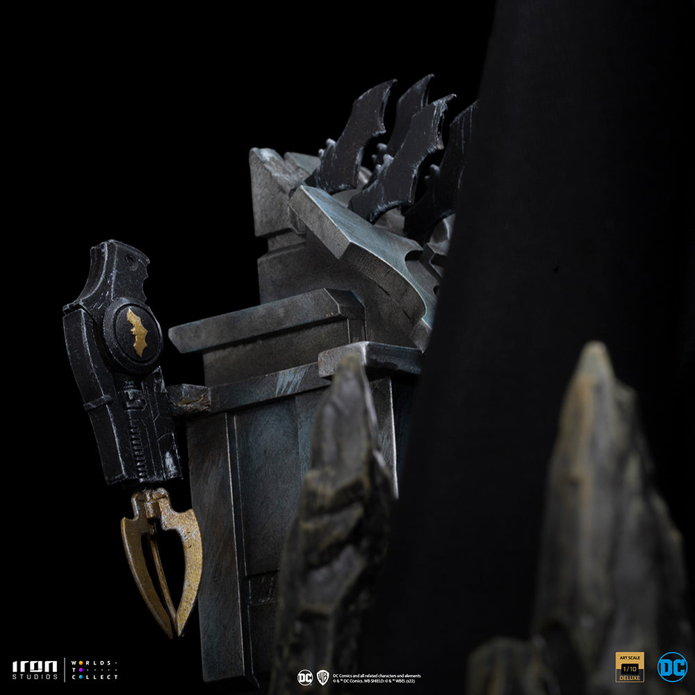 PRE-ORDER DC Comics - Batman Unleashed Deluxe Art Scale 1/10