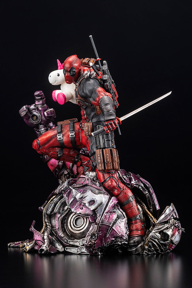 PRE-ORDER Fine Art Statue Signature Series - Marvel Comics - Deadpool - Featuring the Kucharek Brothers- 1/6
