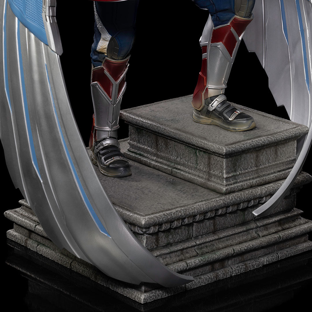 PRE-ORDER Falcon and the Winter Soldier - Captain America Sam Wilson Closed Wings Version Legacy Replica 1/4