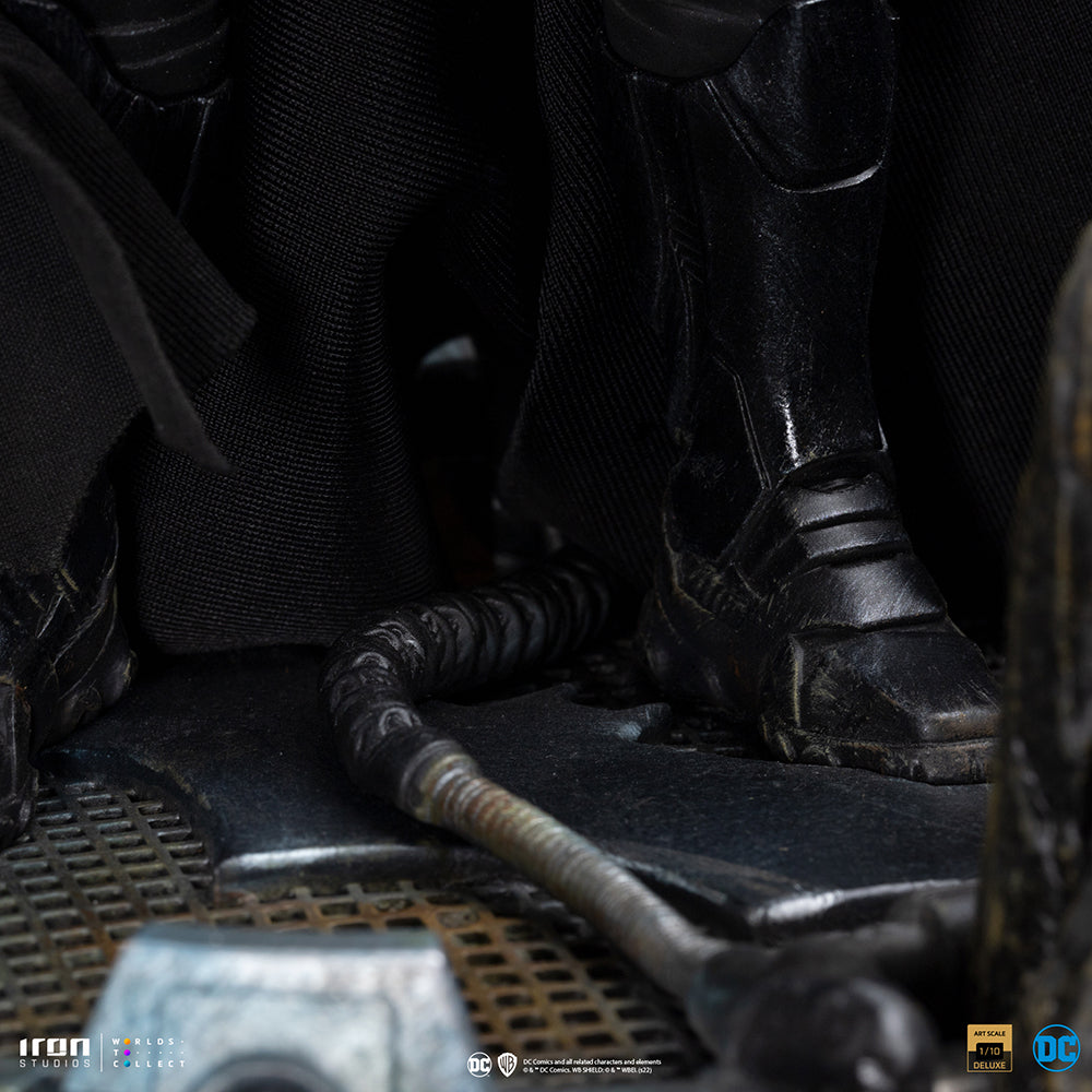 PRE-ORDER DC Comics - Batman Unleashed Deluxe Art Scale 1/10