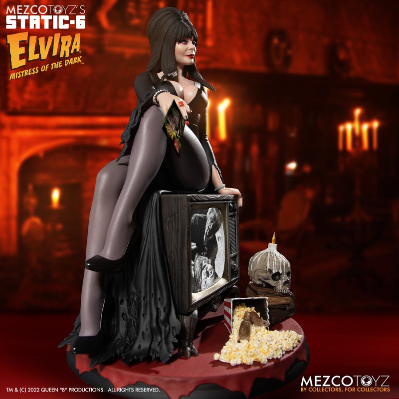 PRE-ORDER MEZCO TOYZ'S STATIC-6 - Elvira® Mistress of the Dark™