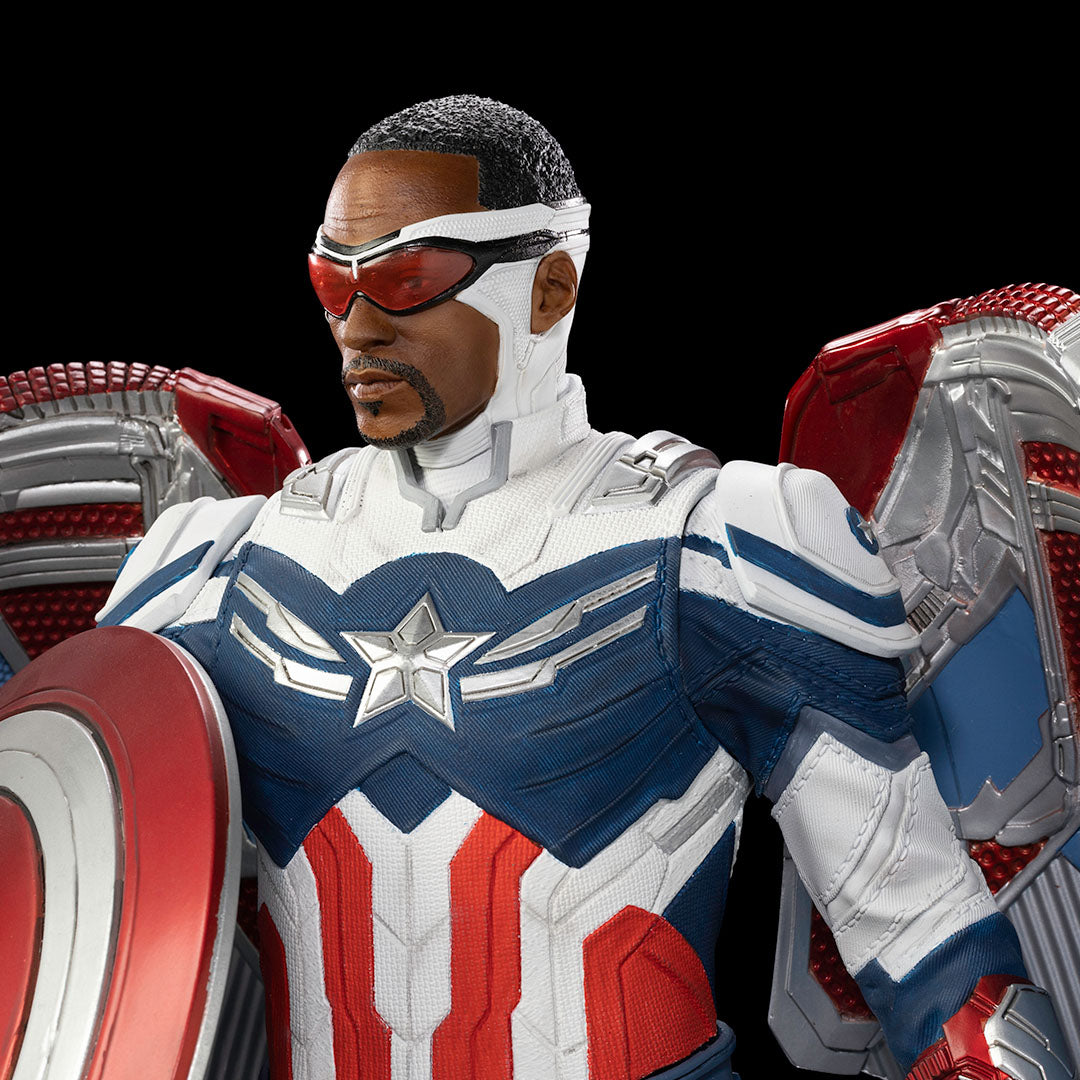 PRE-ORDER Falcon and the Winter Soldier - Captain America Sam Wilson Closed Wings Version Legacy Replica 1/4