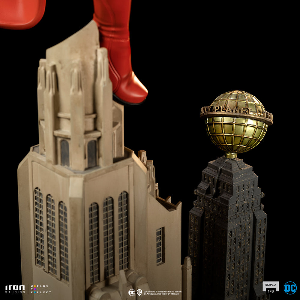 PRE-ORDER DC Comics Dioarama - Superman and Lois Lane 1/6