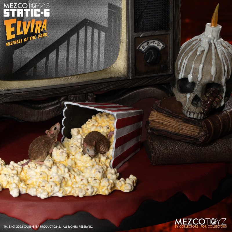 PRE-ORDER MEZCO TOYZ'S STATIC-6 - Elvira® Mistress of the Dark™